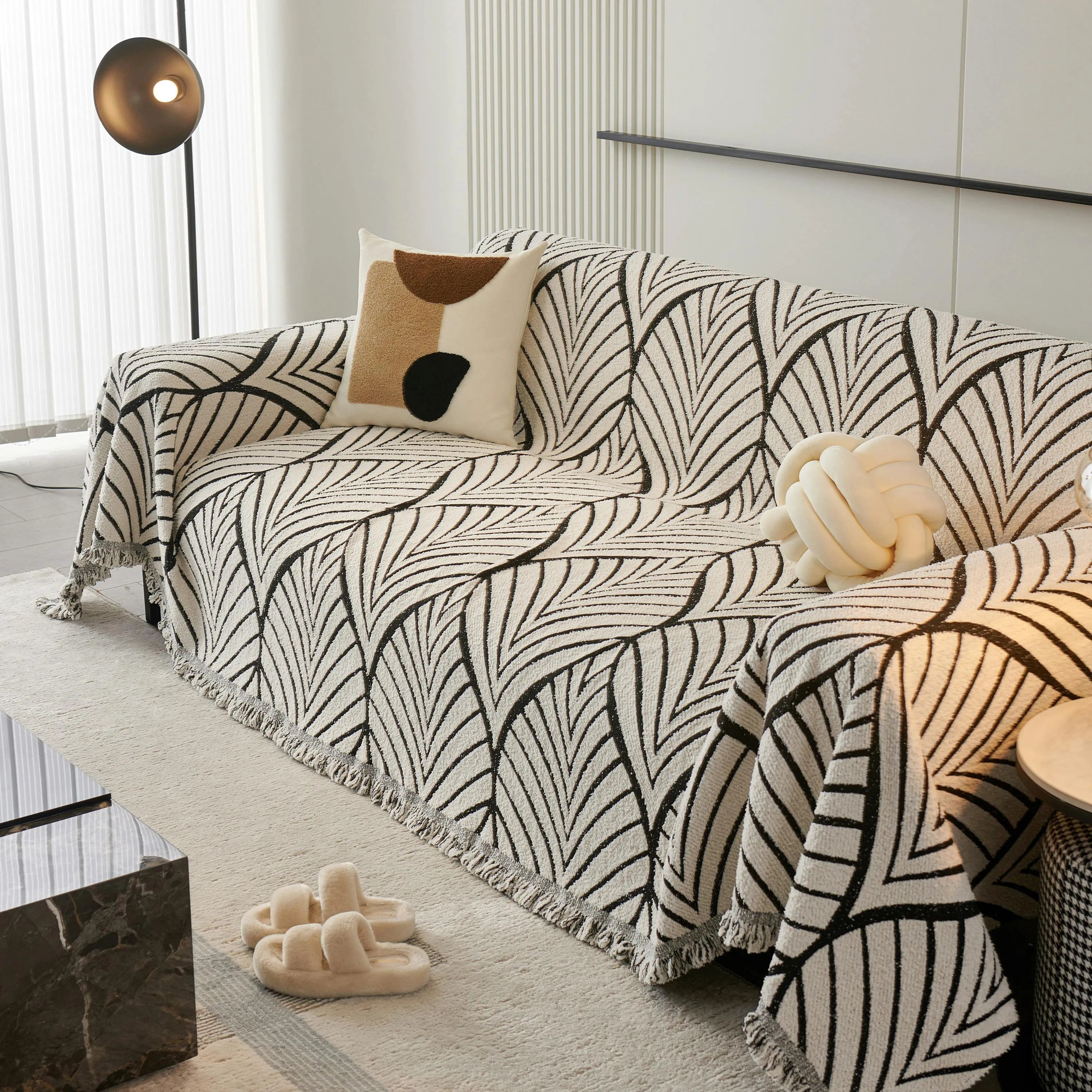 Housse de canapé blanche et noire